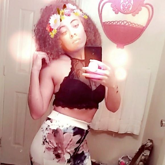 Meet your Posher, Brittany - Picture 1 of 1